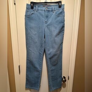 💥 $5 if bundled - Size 4 Short / Petite Gloria Vanderbilt Amanda Jeans